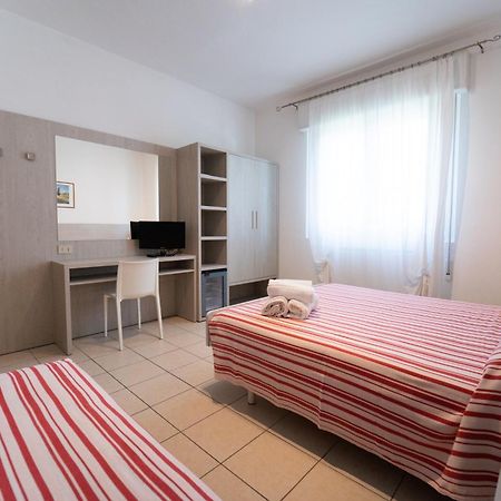 Hotel Dafne Punta Marina Extérieur photo