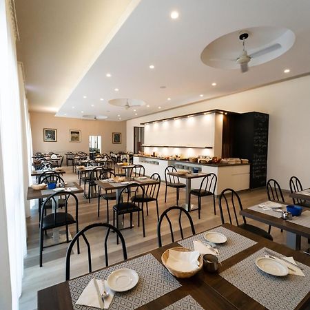 Hotel Dafne Punta Marina Extérieur photo