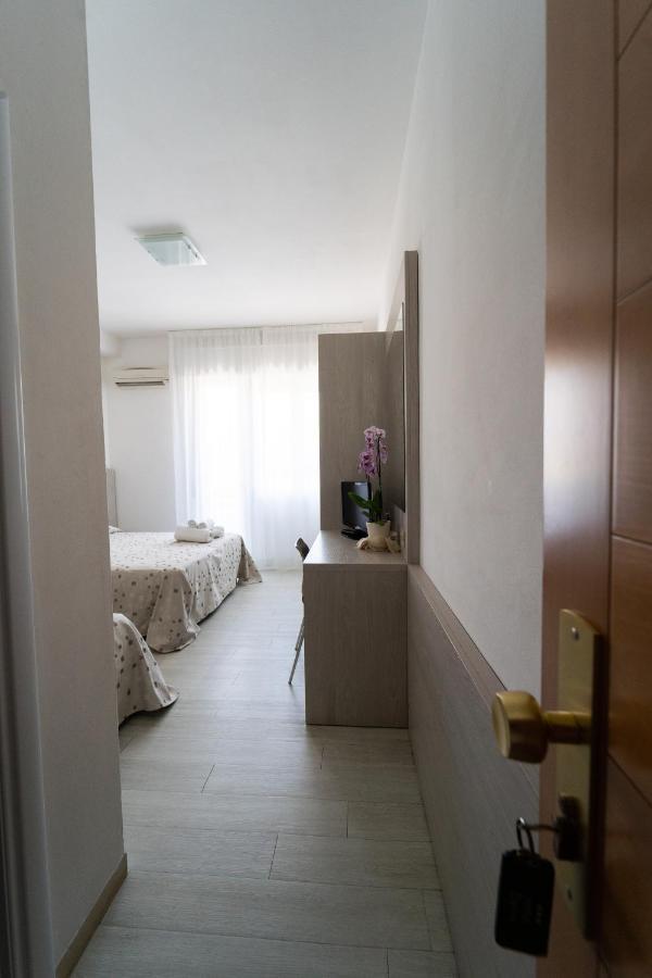 Hotel Dafne Punta Marina Chambre photo