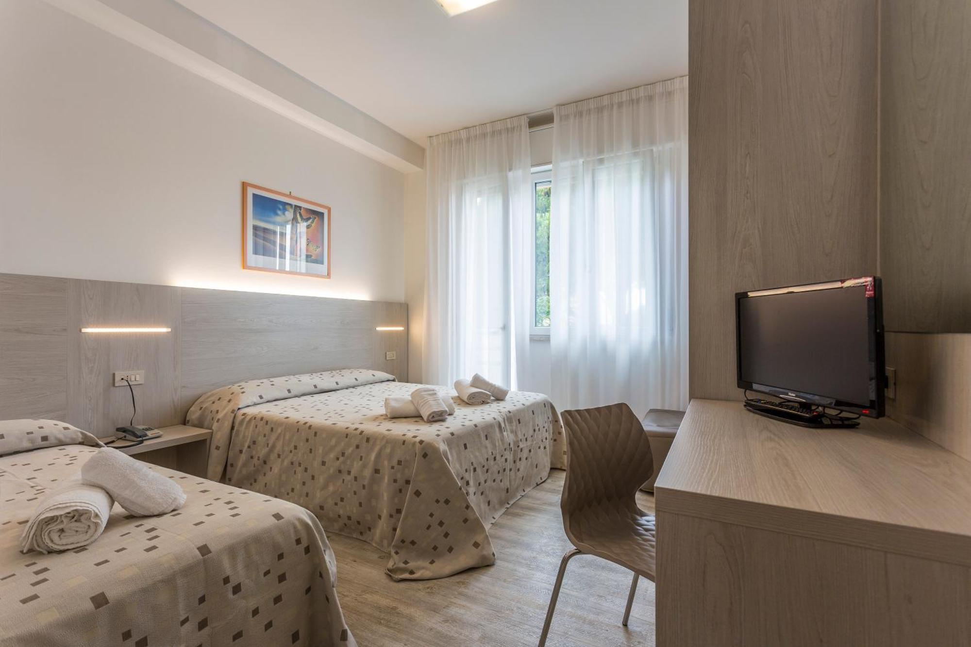 Hotel Dafne Punta Marina Extérieur photo