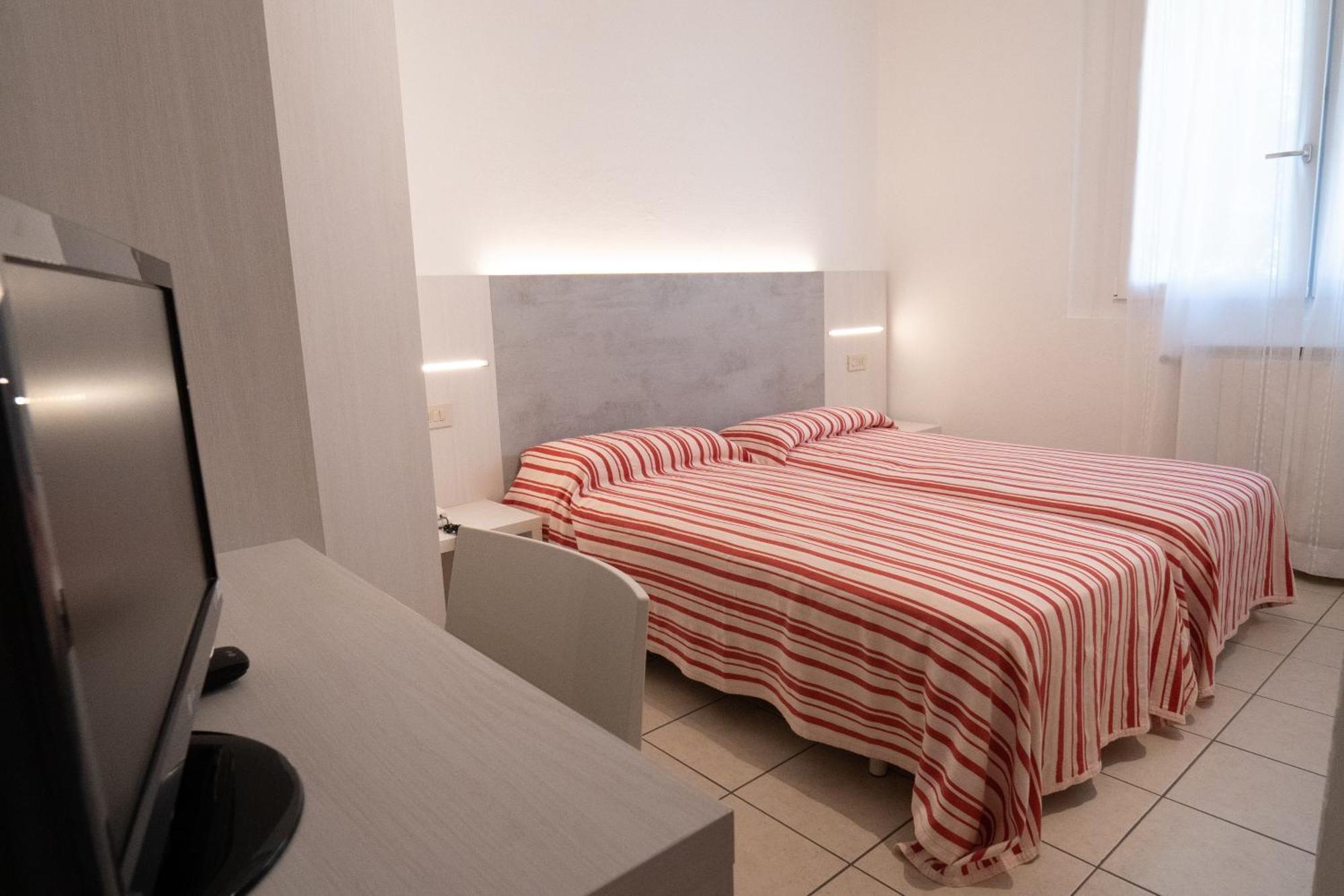Hotel Dafne Punta Marina Extérieur photo