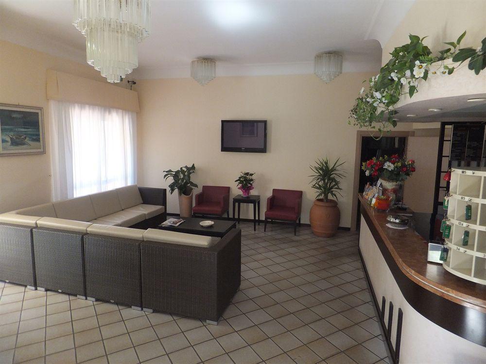Hotel Dafne Punta Marina Extérieur photo