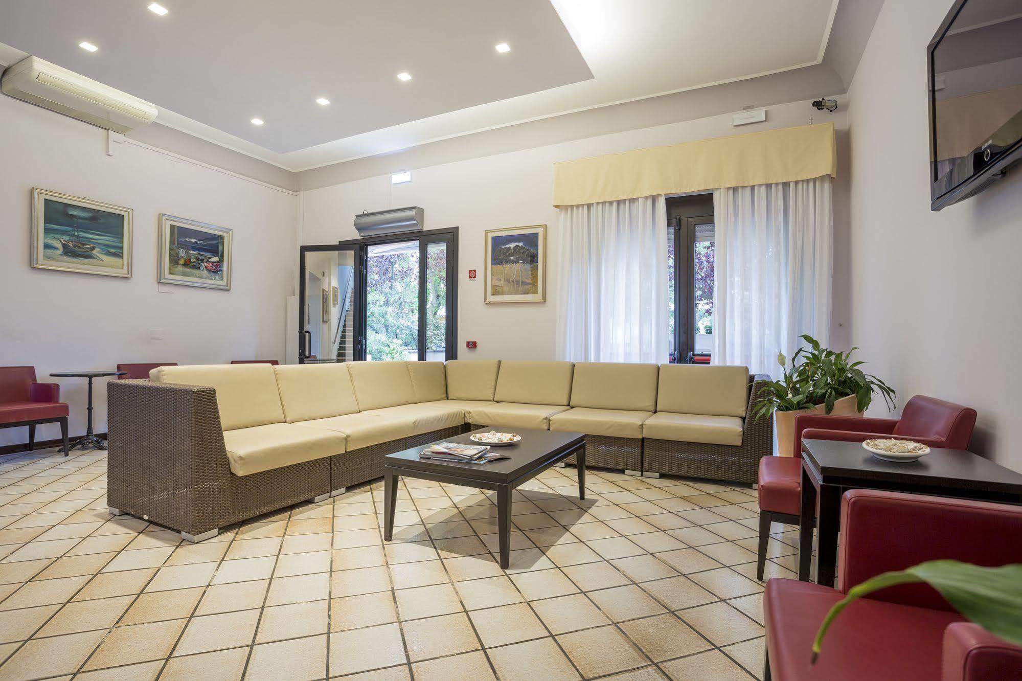 Hotel Dafne Punta Marina Extérieur photo