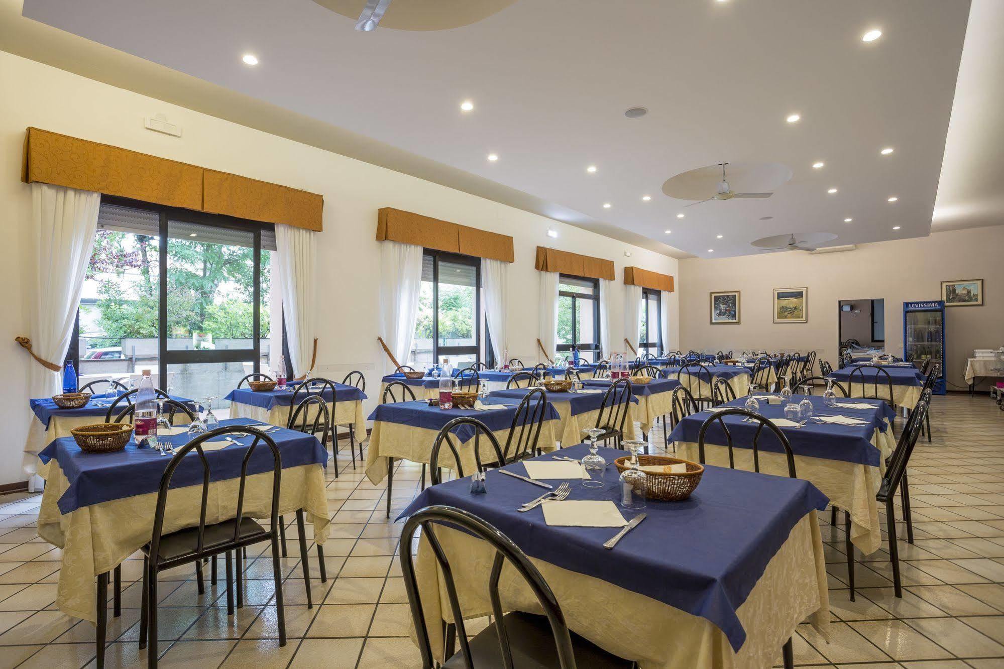 Hotel Dafne Punta Marina Extérieur photo