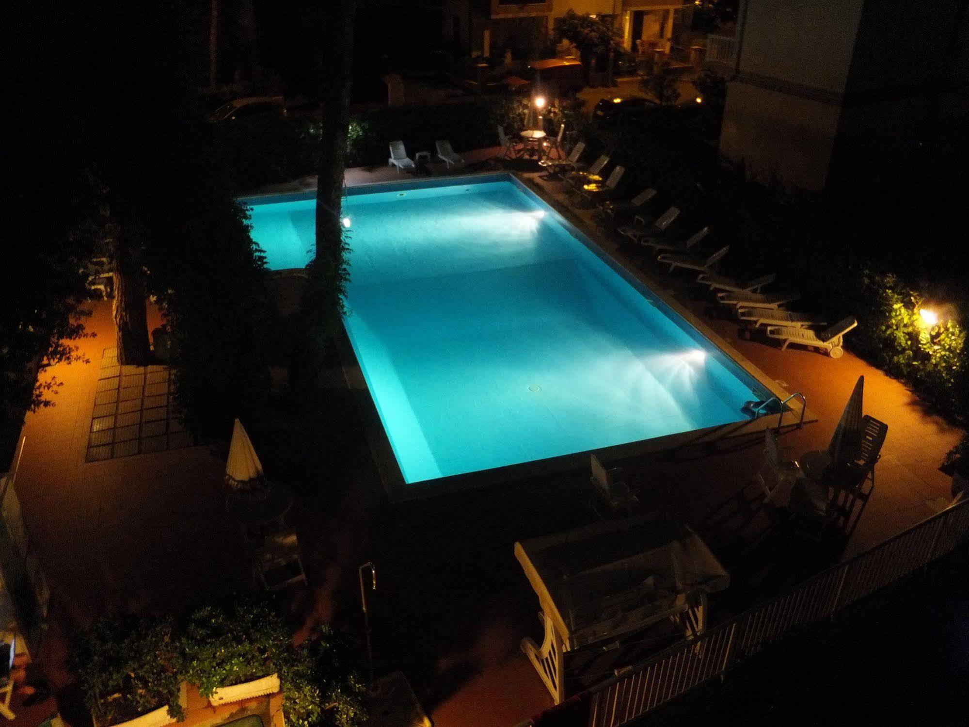 Hotel Dafne Punta Marina Extérieur photo
