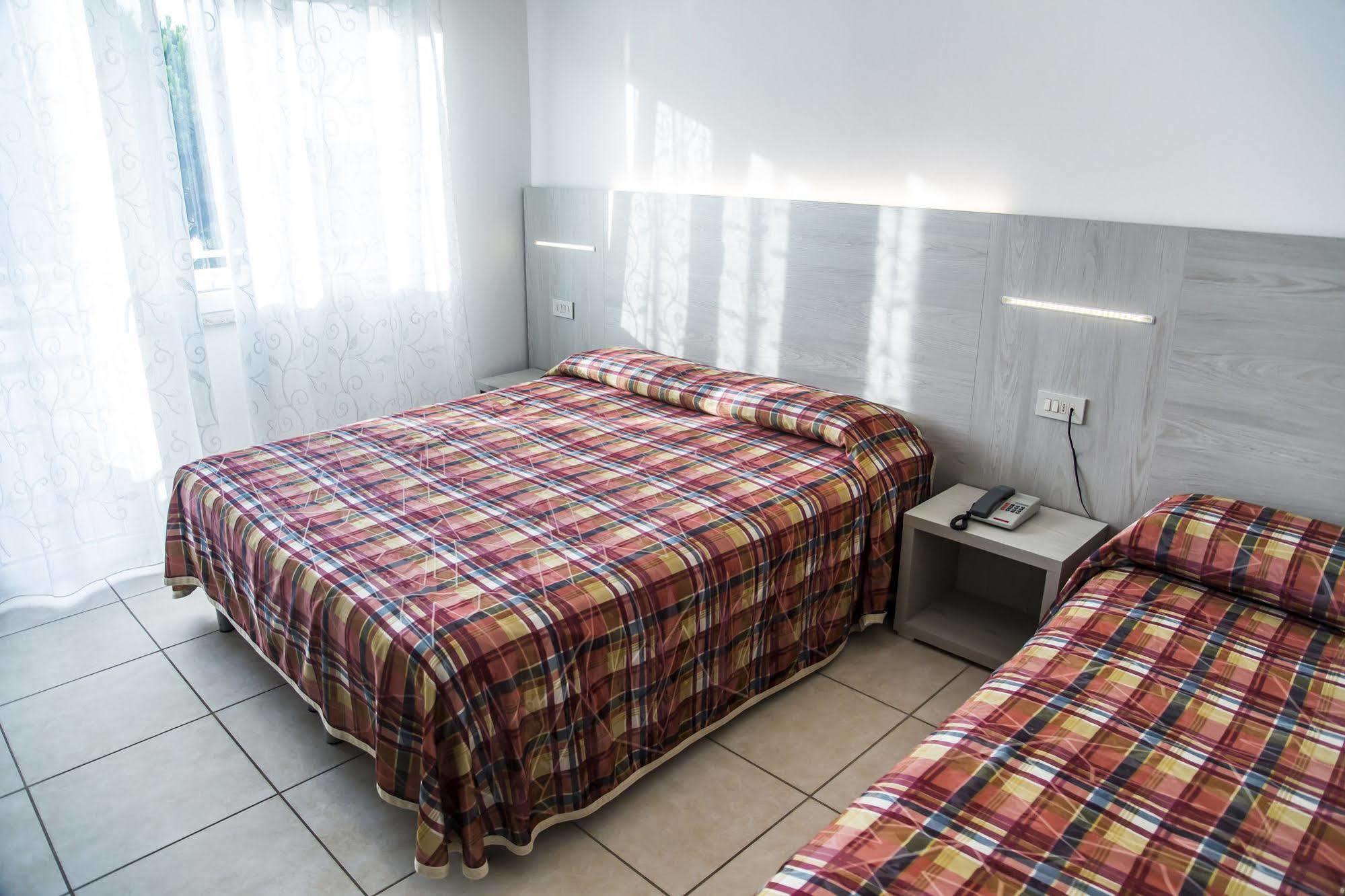 Hotel Dafne Punta Marina Extérieur photo