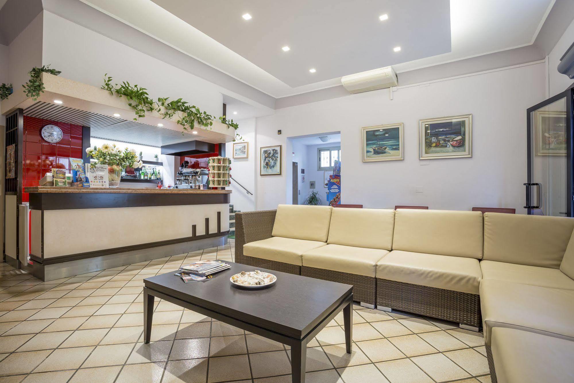 Hotel Dafne Punta Marina Extérieur photo